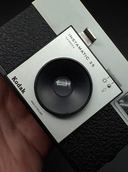 Vintage 1960's Kodak Instamatic 25 Retro 126 Film Camera - Winds & Fires (J211)