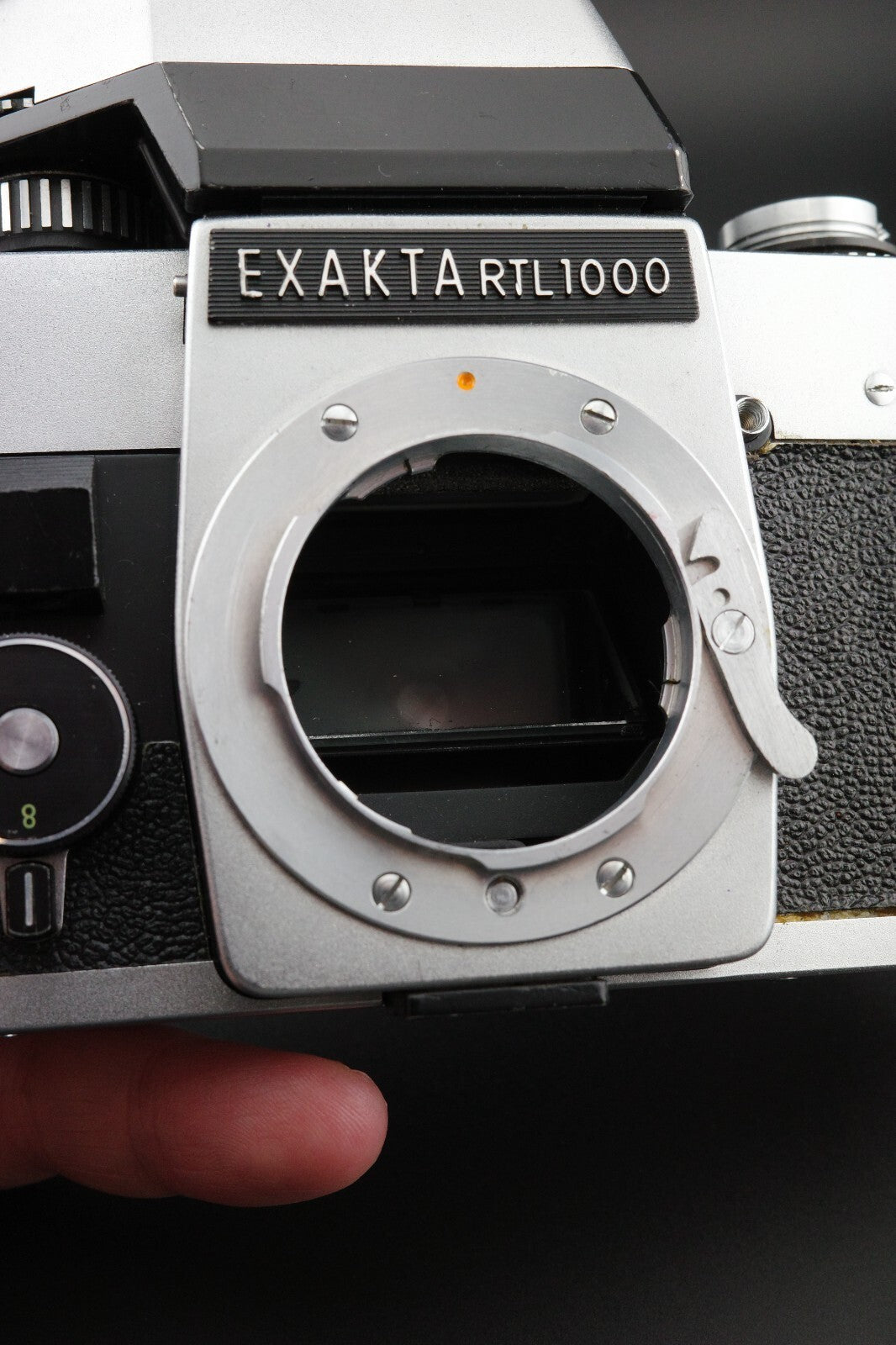 Exakta RTL 1000 35mm Vintage Camera, TTL Penta Prism - Body Only - Untested