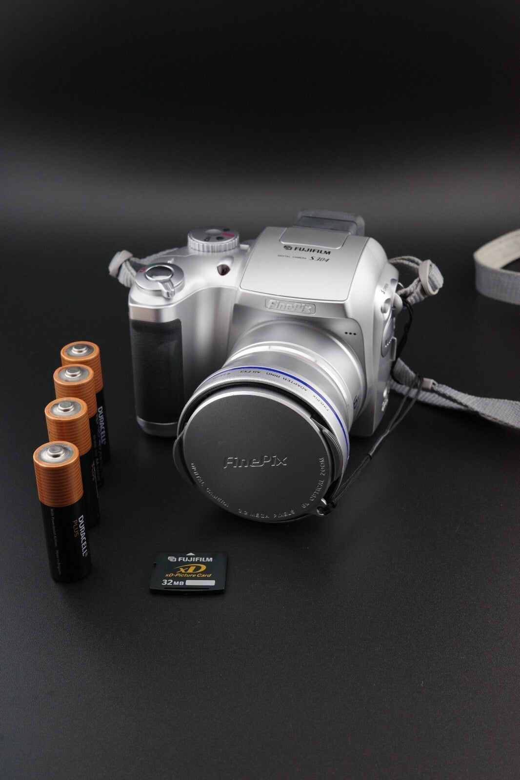 Fujifilm Finepix S304 3.2mp Digital Zoom Camera + XD Card & Batteries - Working