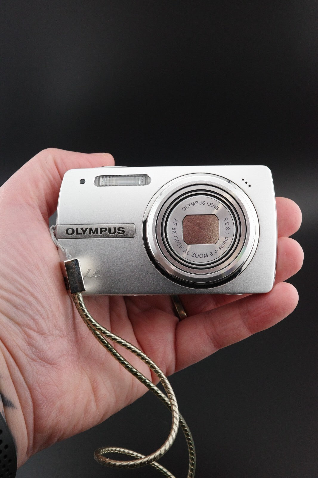 Olympus Mju 820 8MP CCD Digital Camera + New Battery and Case Tested & Working