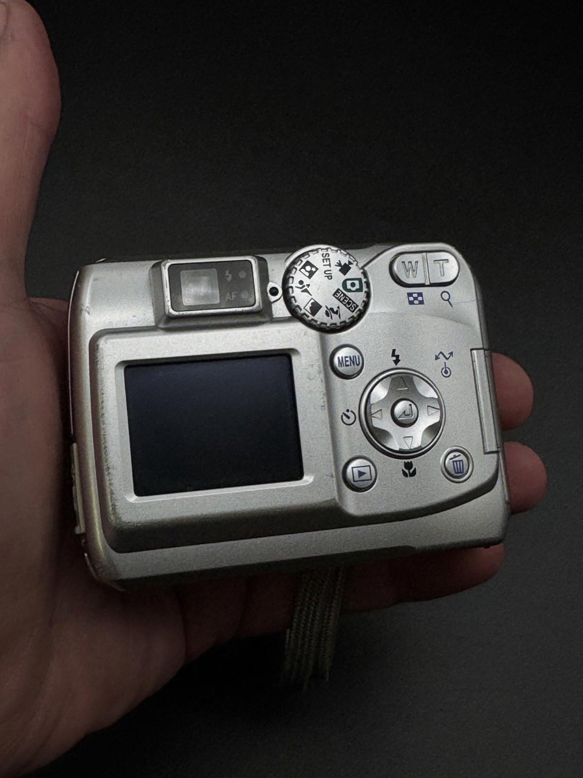 Nikon COOLPIX 3200 3.2MP Digital Camera + Box, Case, Card & Batteries - Working