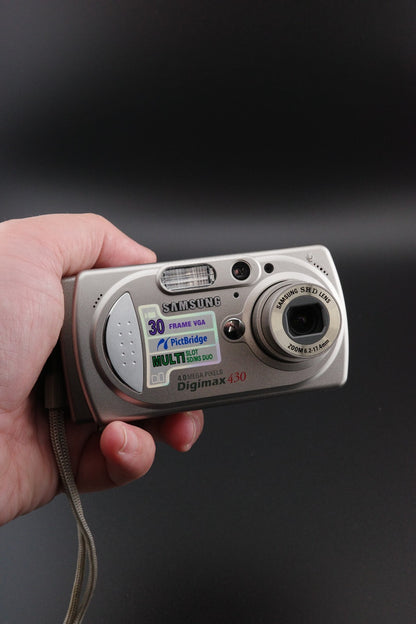 Samsung Digimax 430 Vintage Y2K 4.0MP Digital Camera, Card & Batteries - Working