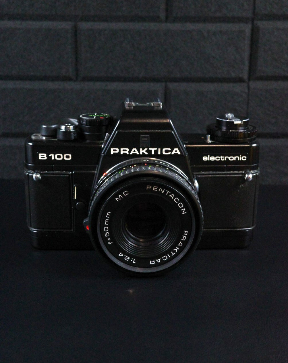 Praktica B200 Electronic 35mm Film Camera + Pentacon 50mm f2.4 Lens - Working