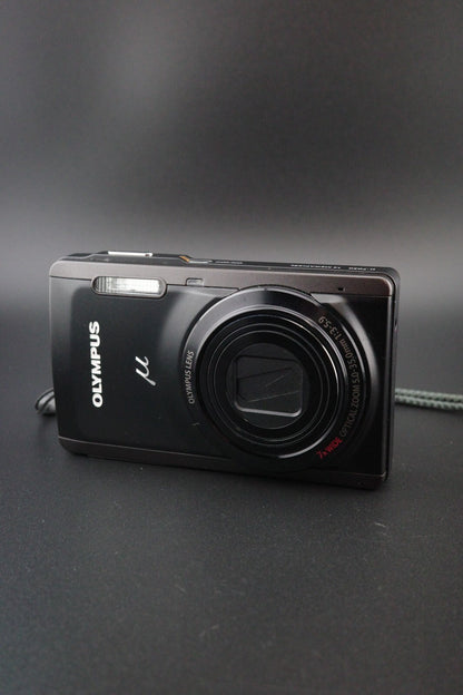 Olympus Mju 7050 14MP Digital Camera 7x Zoom + New Battery & Charger - Working