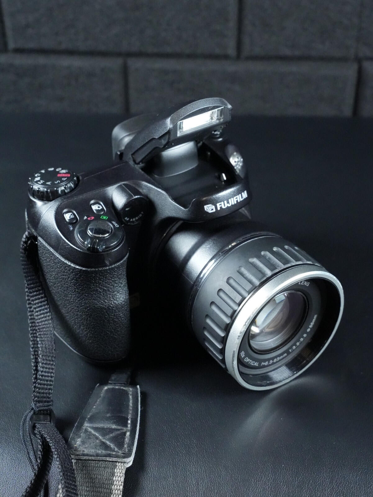 Fujifilm FinePix S5600 Compact Digital Bridge Camera 5MP 10x Zoom - Working