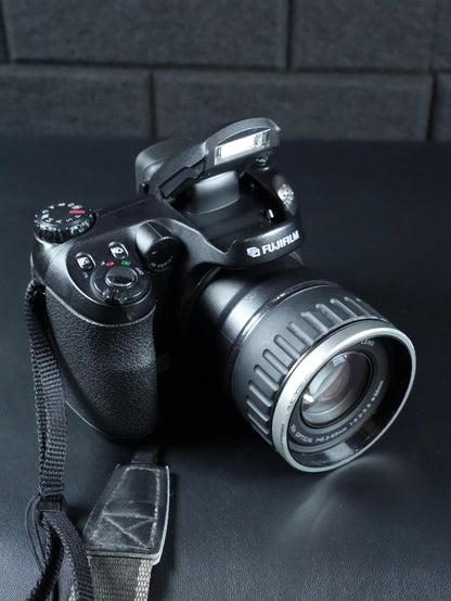 Fujifilm FinePix S5600 Compact Digital Bridge Camera 5MP 10x Zoom - Working