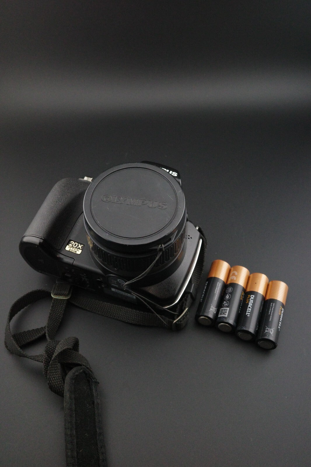 Olympus SP-565UZ 10MP CCD 20x Zoom Digital Camera + Batteries Tested & Working