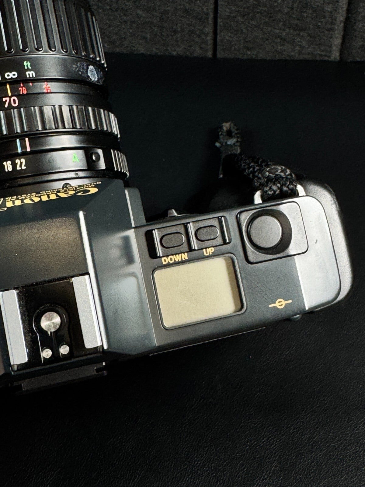 Canon T70 1980's 35mm SLR Film Camera + FD 35-70mm Zoom Lens - Tested & Working