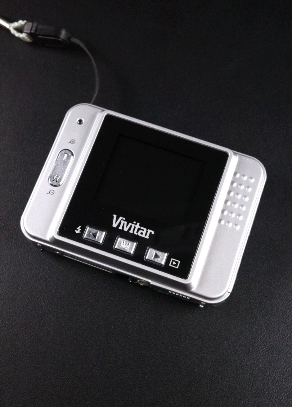 Vivitar Vivicam 5018 Y2K Compact 5.1MP Digital Camera & Batteries - Working