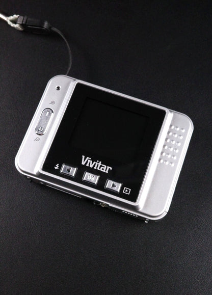 Vivitar Vivicam 5018 Y2K Compact 5.1MP Digital Camera & Batteries - Working