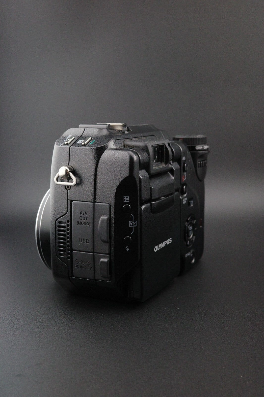 Olympus C-5060 Wide Zoom 5.1MP Camera + 512MB CF Card, New Battery and Bag