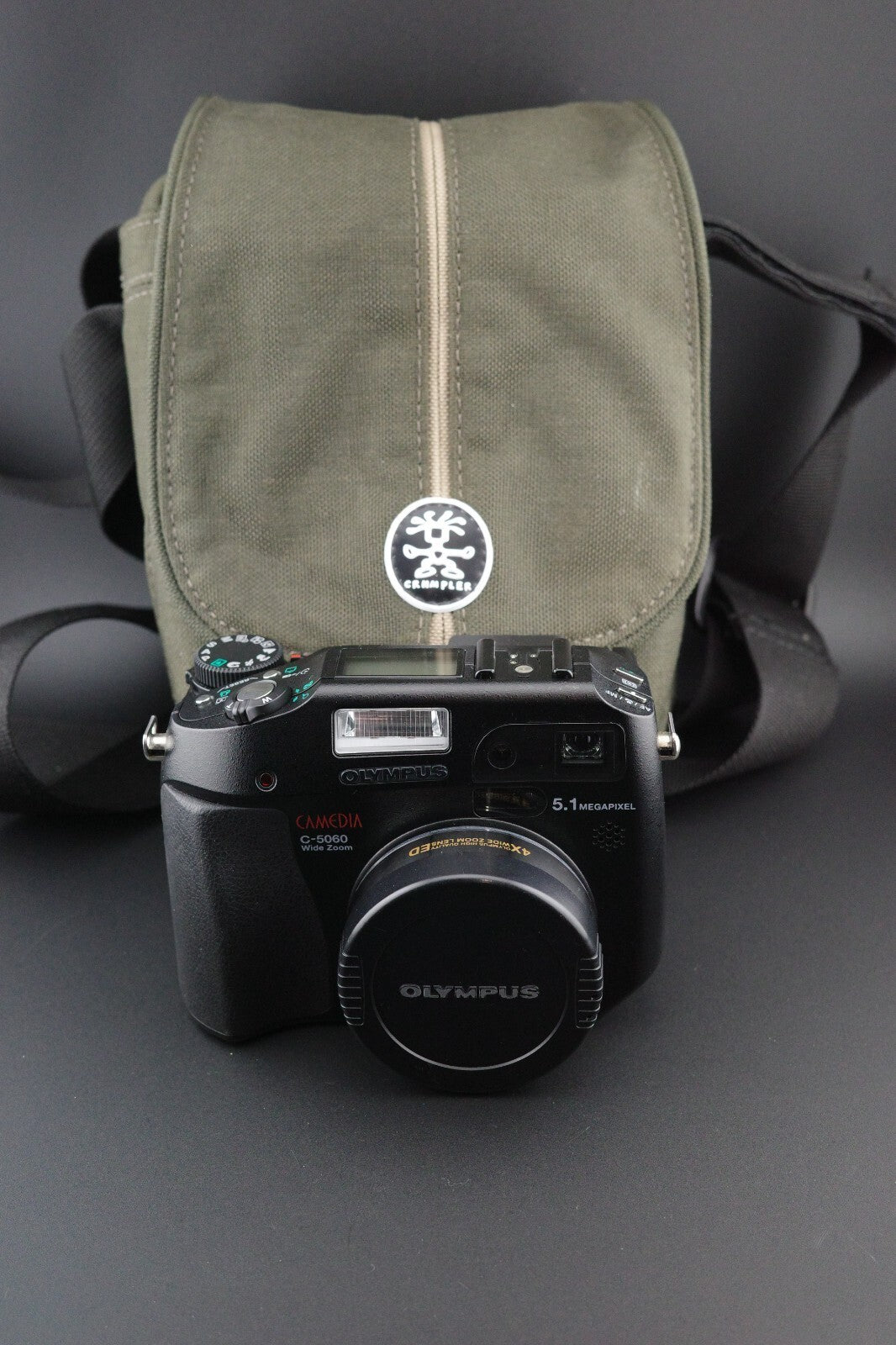 Olympus Digital Camera C-5060 Wide Zoom Flip Screen 5.1MP, Battery, Card & Bag
