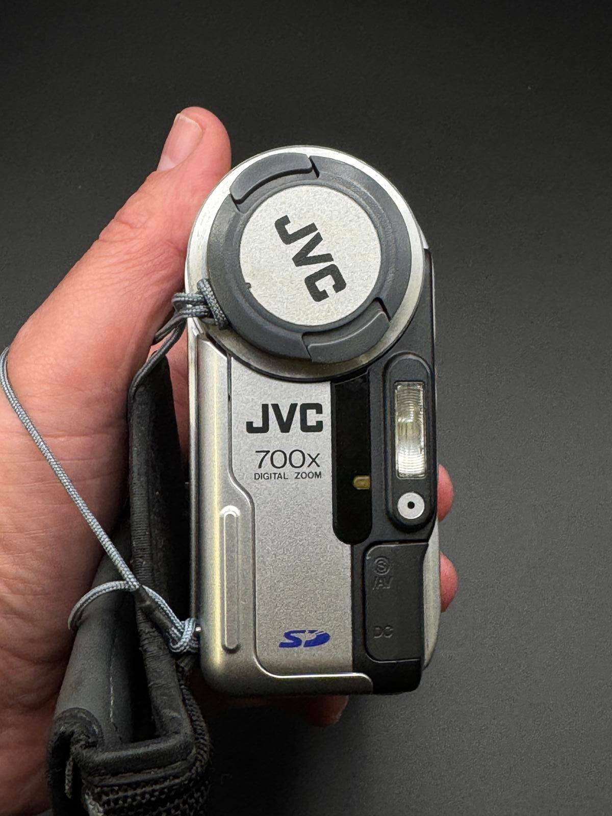 JVC GR-DX95EK Handheld MiniDV Camcorder Silver - Untested