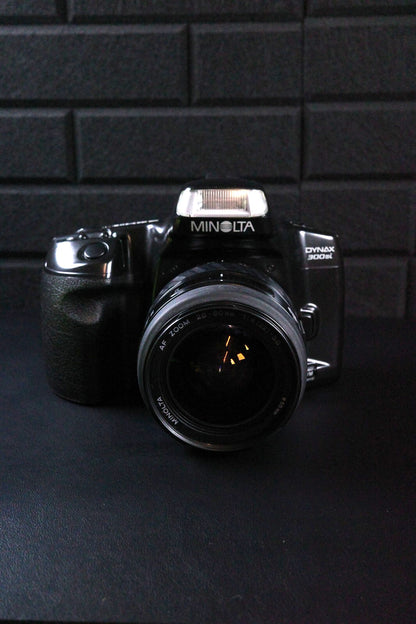 Minolta Dynax 300si Vintage 1990's 35mm SLR Film Camera + 28-80mm Lens - Working