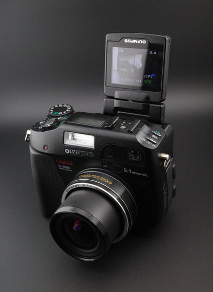 Olympus C-5060 Wide Zoom 5.1MP Camera + 512MB CF Card, New Battery and Bag