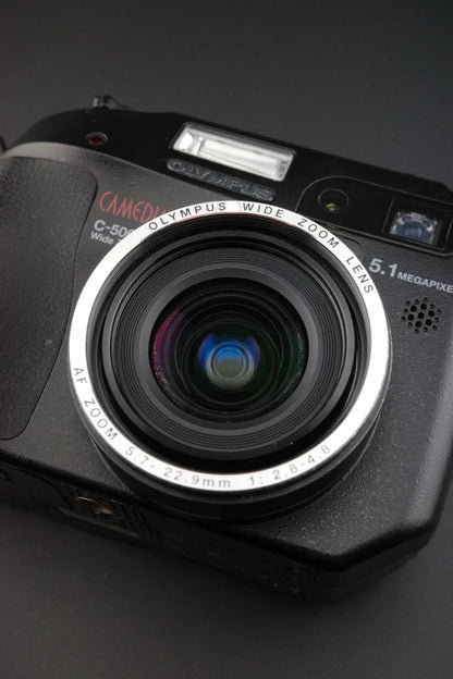 Olympus Camedia C5060 5.1MP Digital Camera + 2GB Lexar Pro CF Card & New Battery