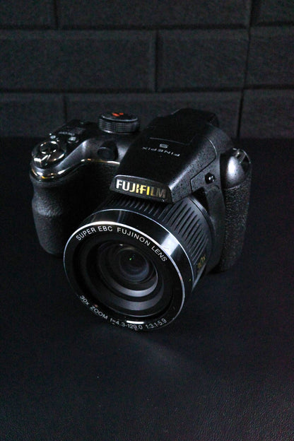 Fujifilm FinePix S4900 14MP Digital Bridge Camera 30x Zoom, Batteries - Working