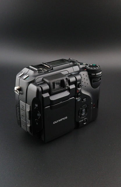 Olympus Camedia C-5060 Digital Camera 5.1MP + Card, Battery + Charger - Working