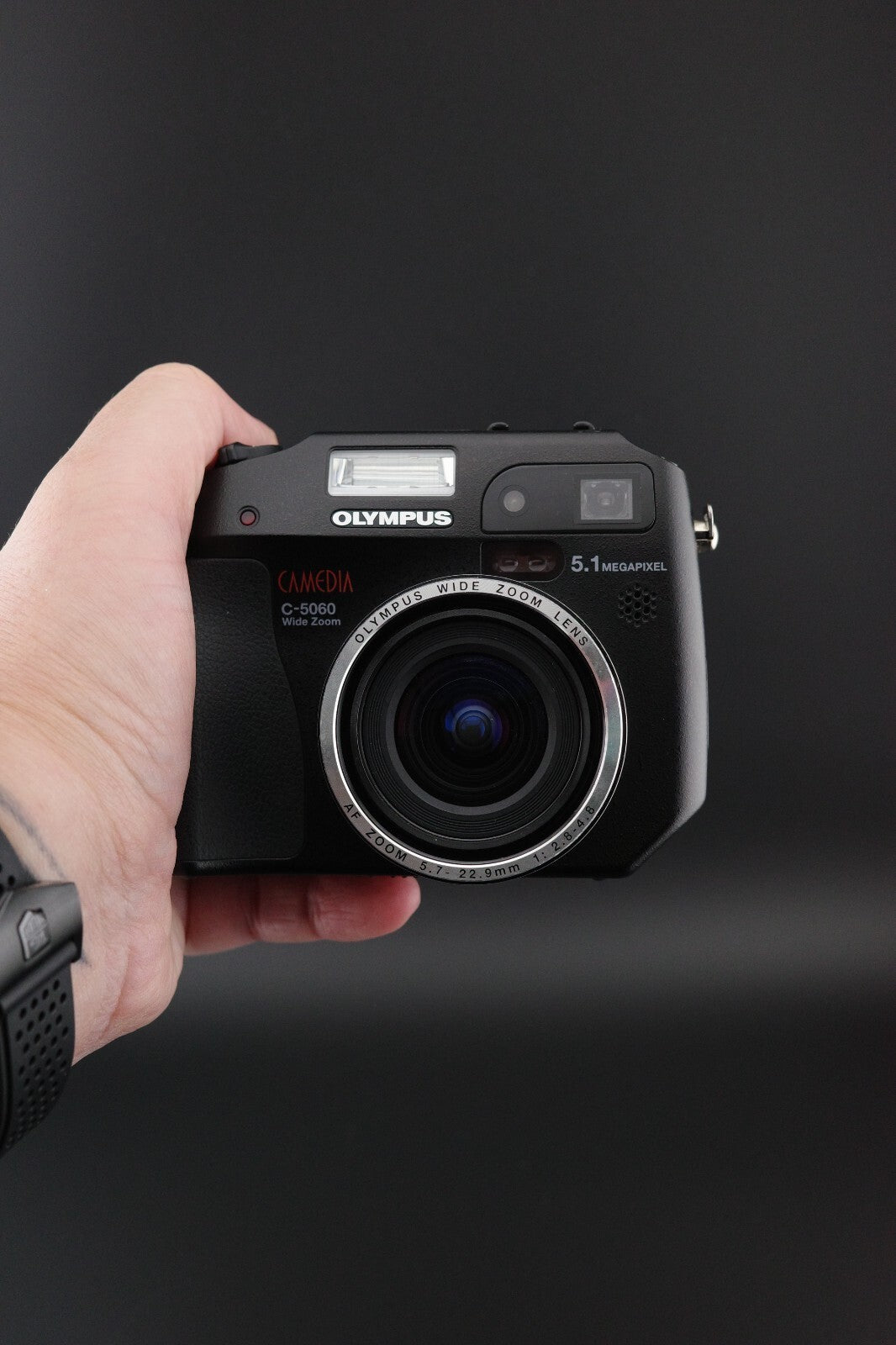 Olympus Digital Camera C-5060 Wide Zoom Flip Screen 5.1MP, Battery, Card & Bag