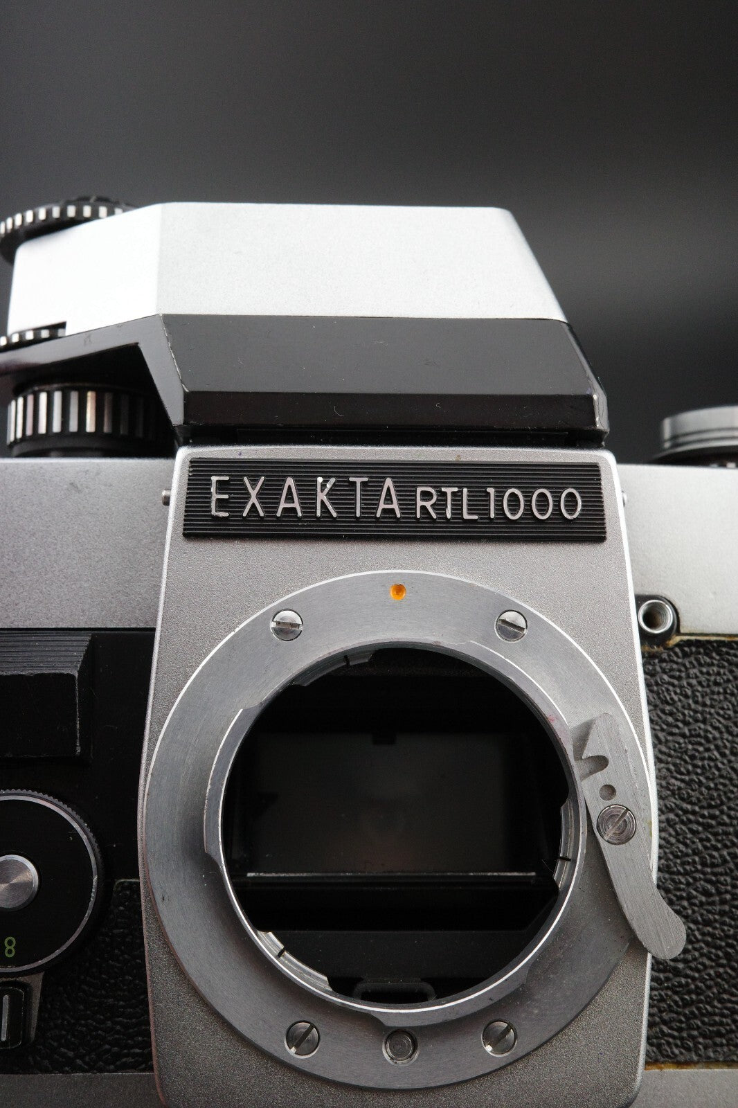 Exakta RTL 1000 35mm Vintage Camera, TTL Penta Prism - Body Only - Untested