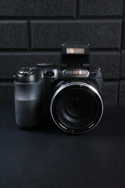 Fujifilm FinePix S2950 14.0MP Digital Camera + Batteries - Tested & Working