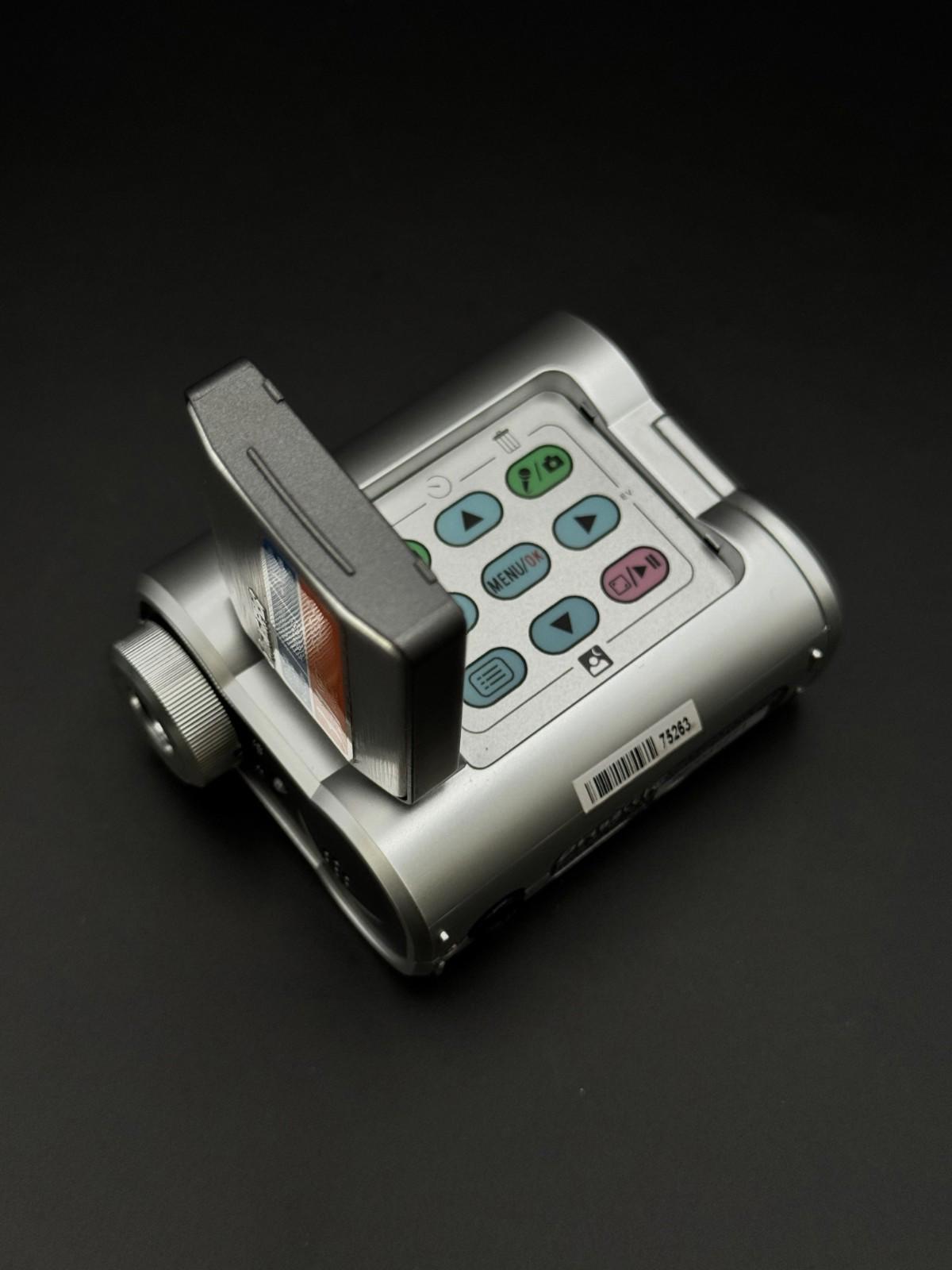 Boxded & Working Digigr8 DV182 Silver Compact Digital Video Camera + Batteries