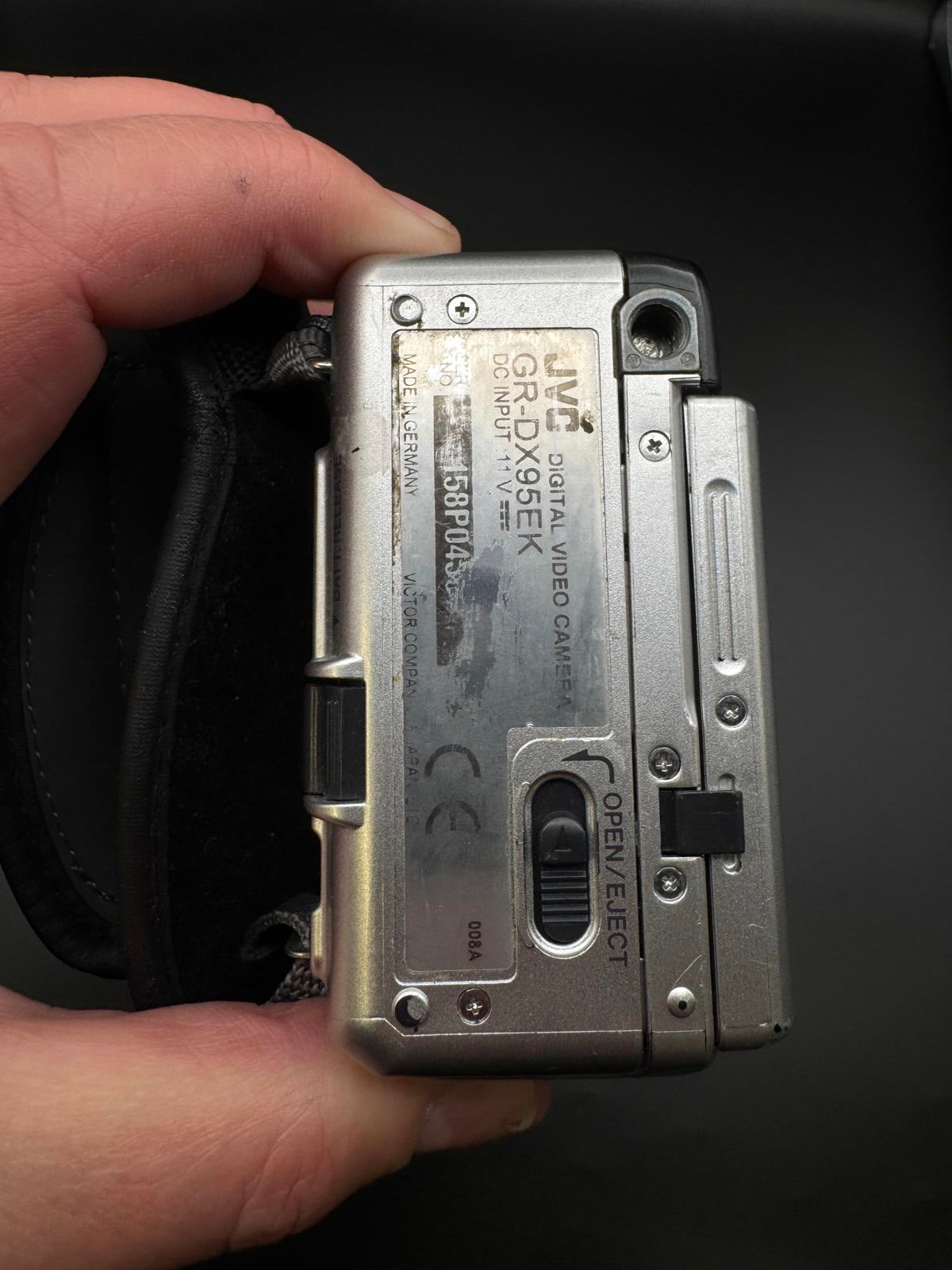 JVC GR-DX95EK Handheld MiniDV Camcorder Silver - Untested