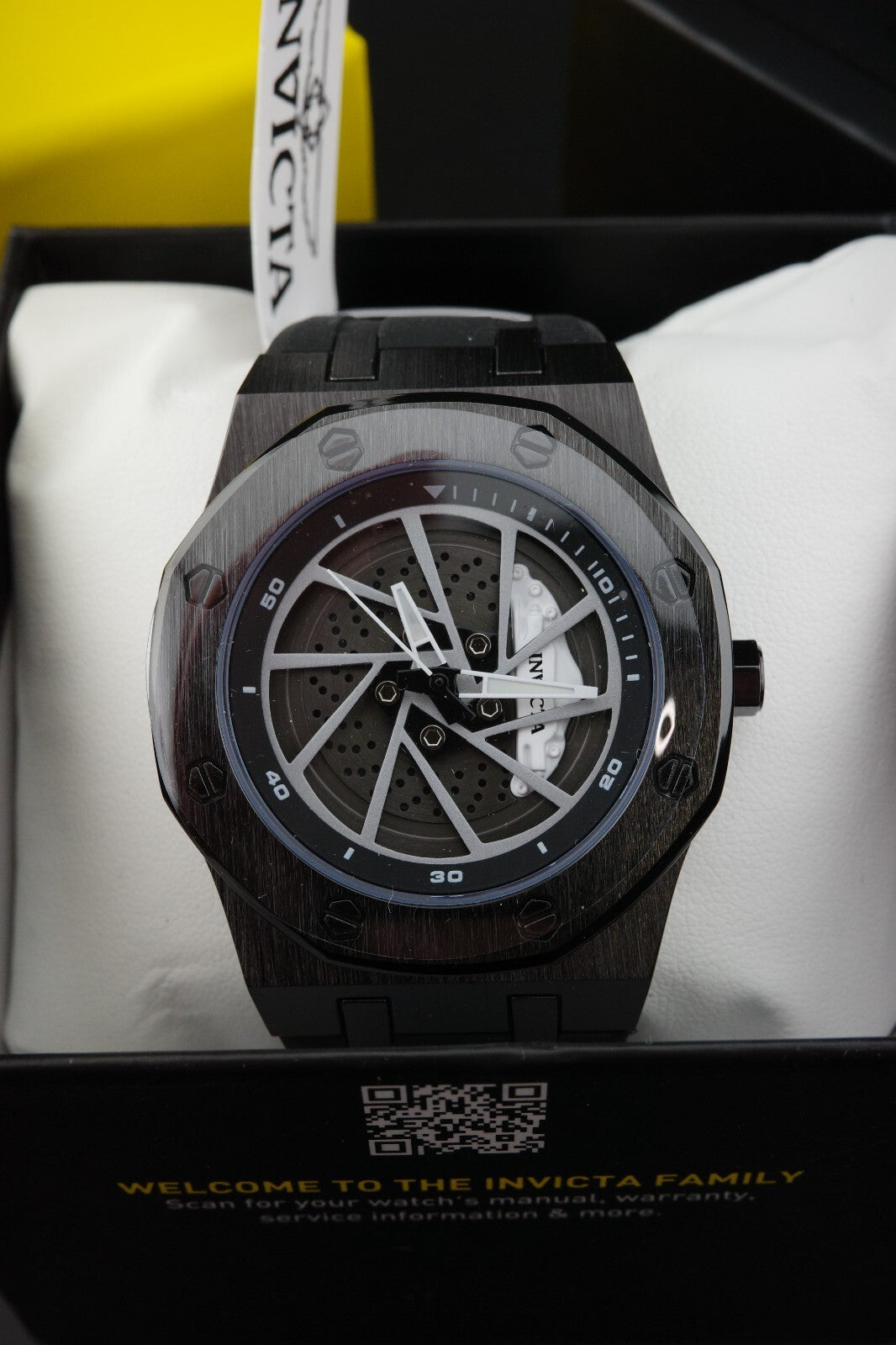 Invicta Speedway Rim 69489 Men's Racing 42mm Black Quartz Watch Brand New Boxed