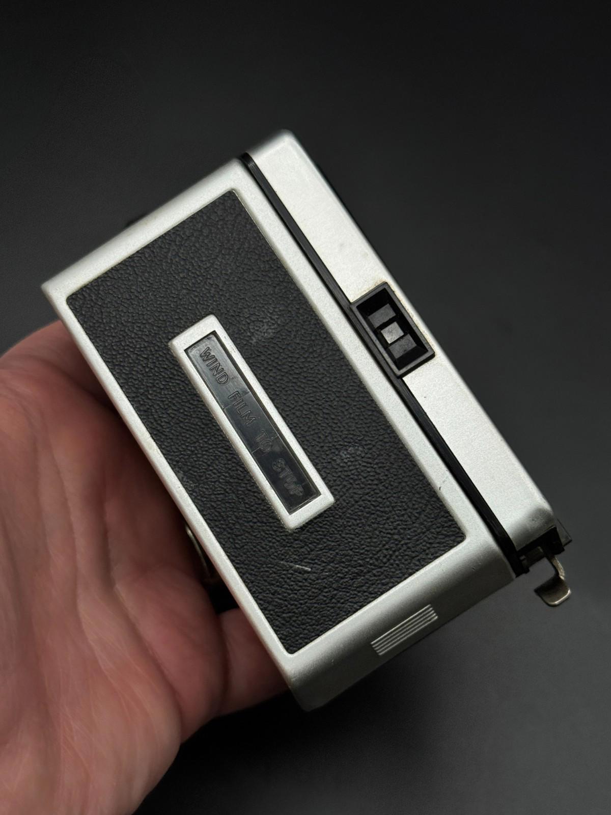 Vintage 1960's Kodak Instamatic 100 Compact 126 Film Camera - Not Working (C69)