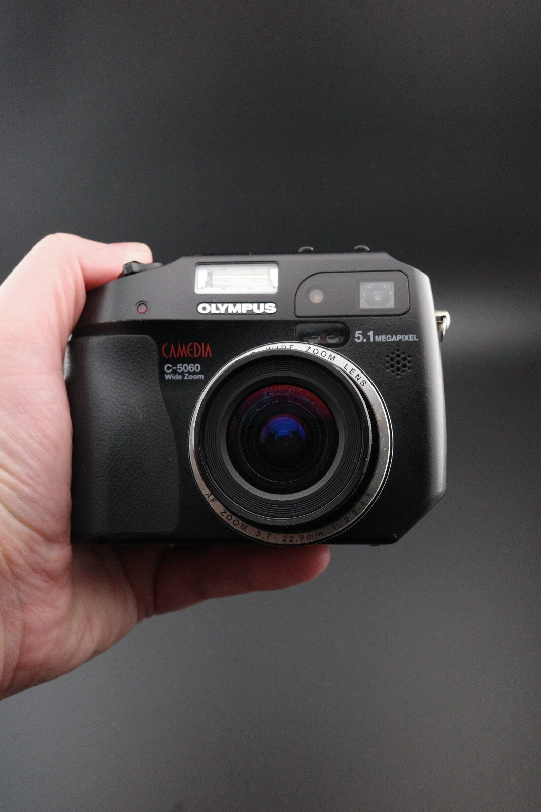 Olympus C-5060 Wide Zoom 5.1MP Digital Camera, 1GB Lexar CF Card & Bag - Working