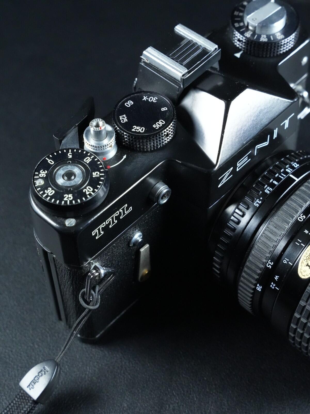 Zenit TTL Vintage 1980's 35mm Film Camera + Sigma 28-70mm (Faulty Light Meter)