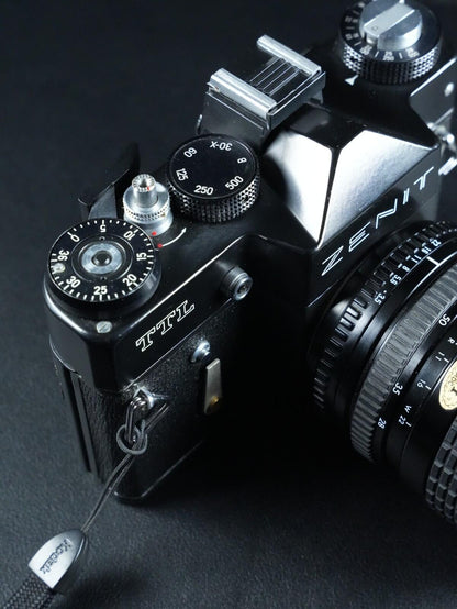 Zenit TTL Vintage 1980's 35mm Film Camera + Sigma 28-70mm (Faulty Light Meter)