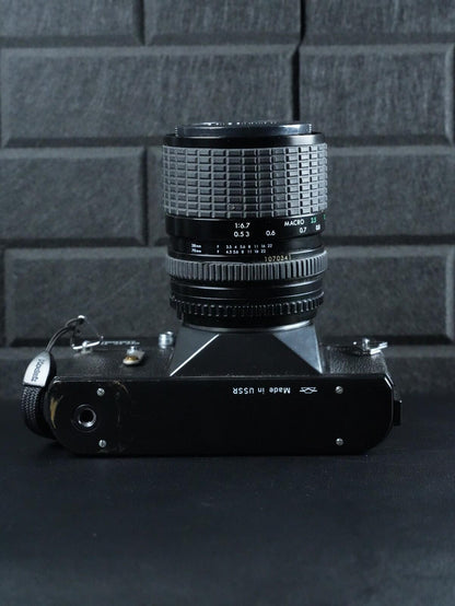 Zenit TTL Vintage 1980's 35mm Film Camera + Sigma 28-70mm (Faulty Light Meter)