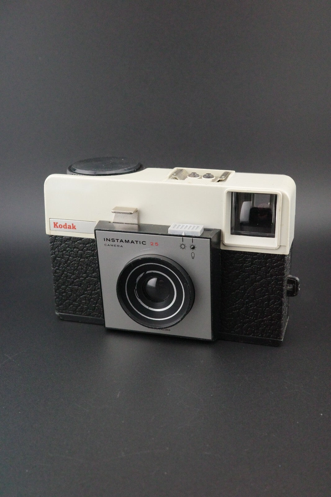 Vintage 1960's Kodak Instamatic 25 Retro 126 Film Camera +  Case & Instructions