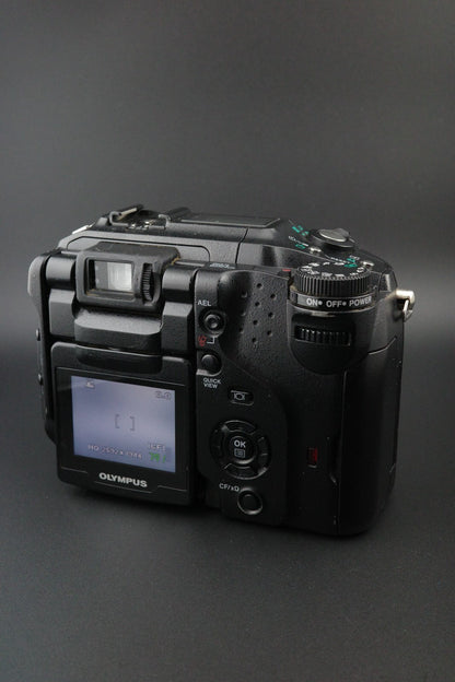 Olympus C-5060 Wide Zoom 5.1MP Digital Camera, 1GB Lexar CF Card & Bag - Working