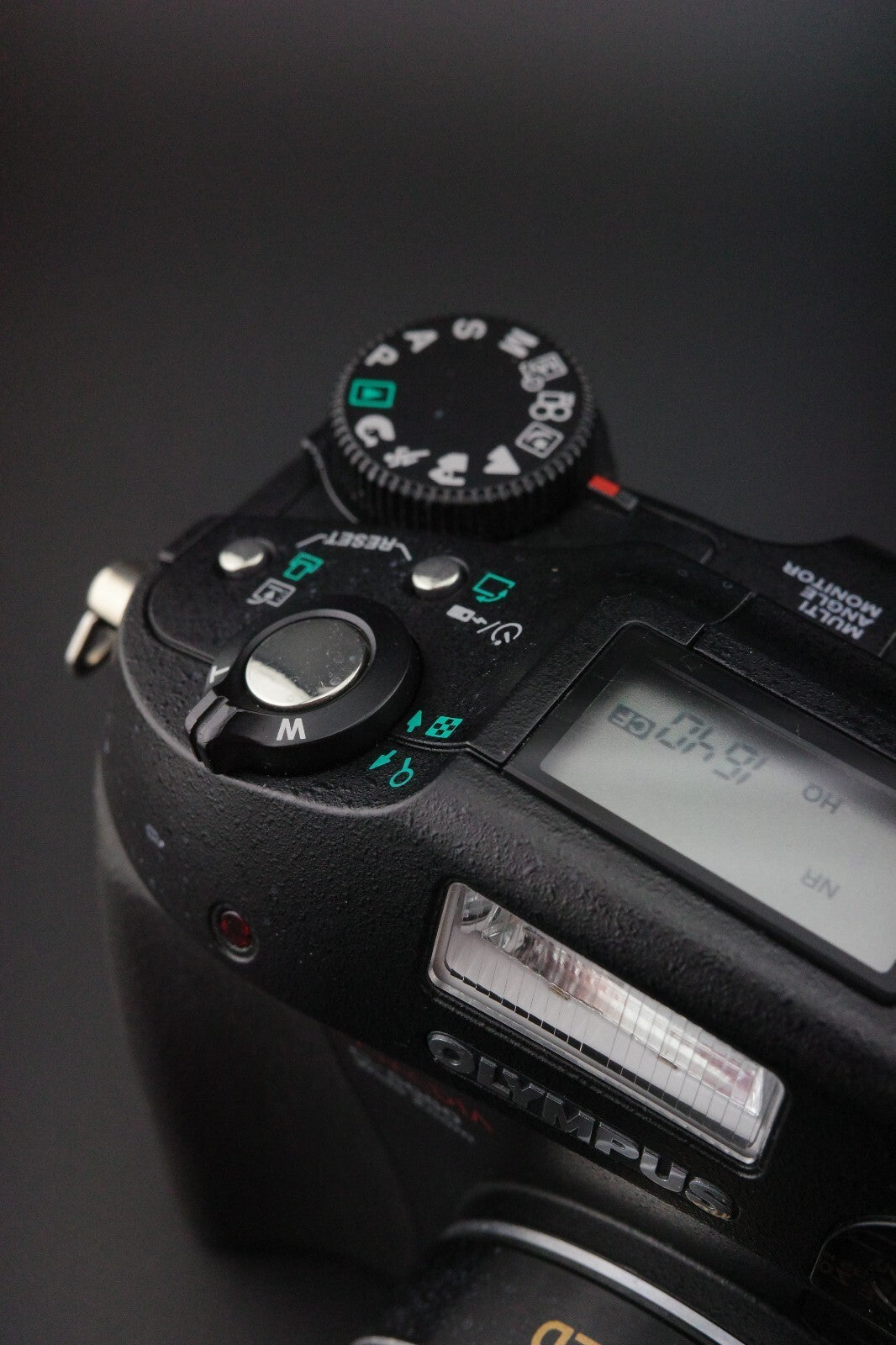 Olympus Camedia C-5060 Digital Camera 5.1MP + Card, Battery + Charger - Working