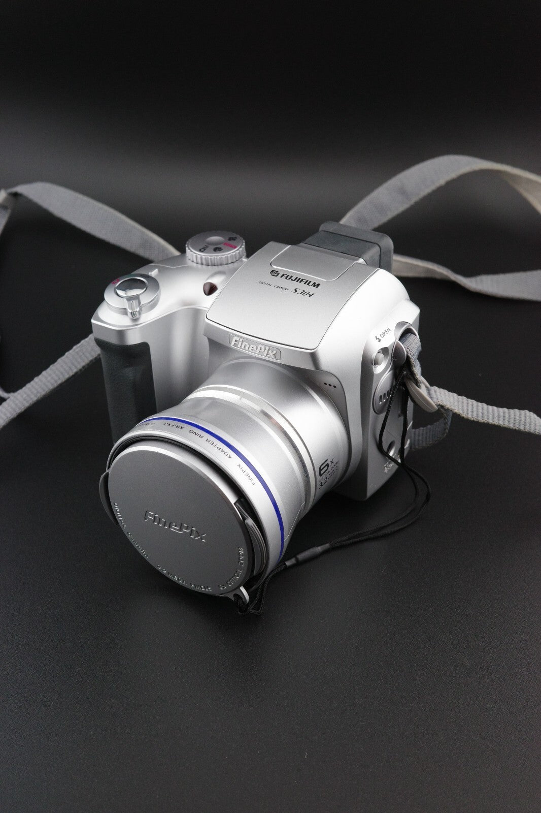 Fujifilm Finepix S304 3.2mp Digital Zoom Camera + XD Card & Batteries - Working