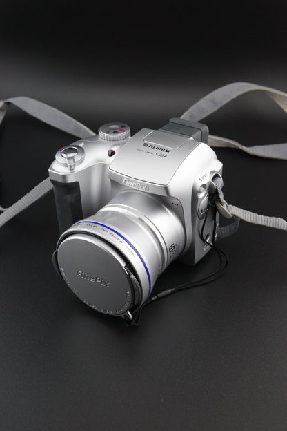 Fujifilm Finepix S304 3.2mp Digital Zoom Camera + XD Card & Batteries - Working