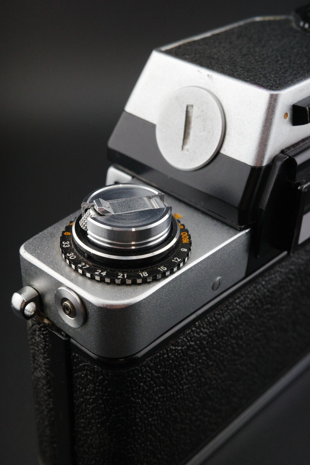 Exakta RTL 1000 35mm Vintage Camera, TTL Penta Prism - Body Only - Untested