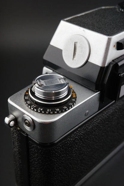 Exakta RTL 1000 35mm Vintage Camera, TTL Penta Prism - Body Only - Untested
