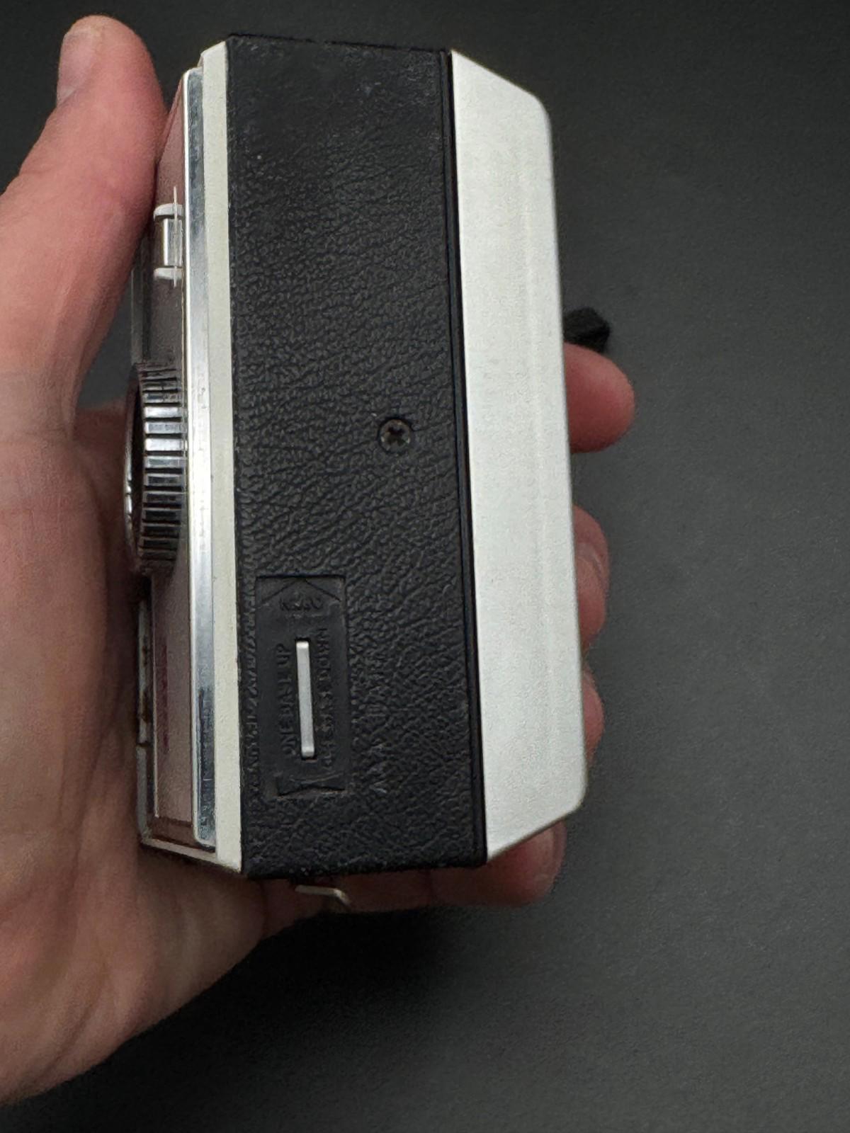 Vintage 1960's Kodak Instamatic 100 Compact 126 Film Camera - Not Working (C69)