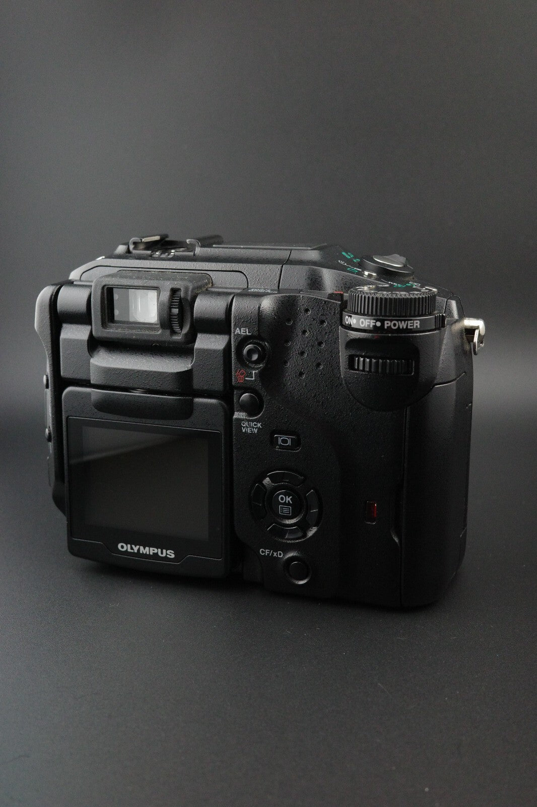 Olympus C-5060 Wide Zoom 5.1MP Camera + 512MB CF Card, New Battery and Bag