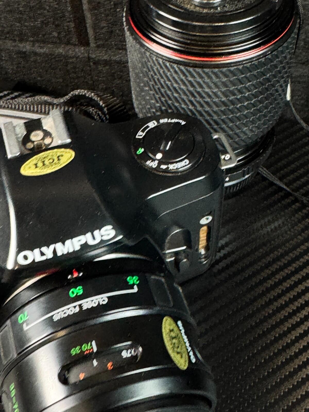 Olympus OM101 35mm Film Camera & 2 Lens Bundle - Working (Read Details) L405