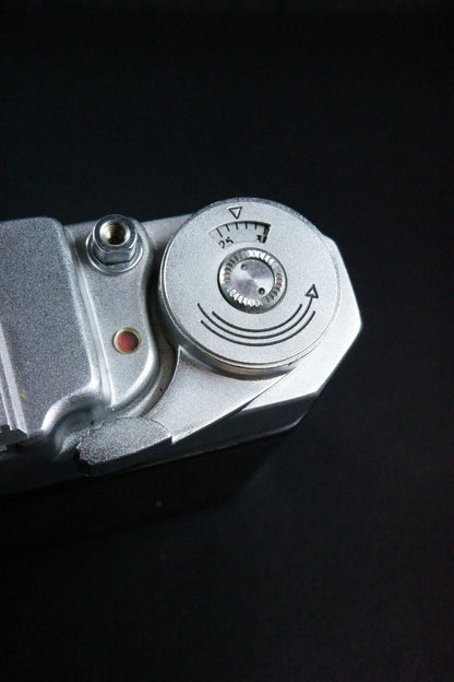 Taron 35 Vintage 1950's Camera + Case - Winds & Fires - Faulty Jammed Focusing Lever