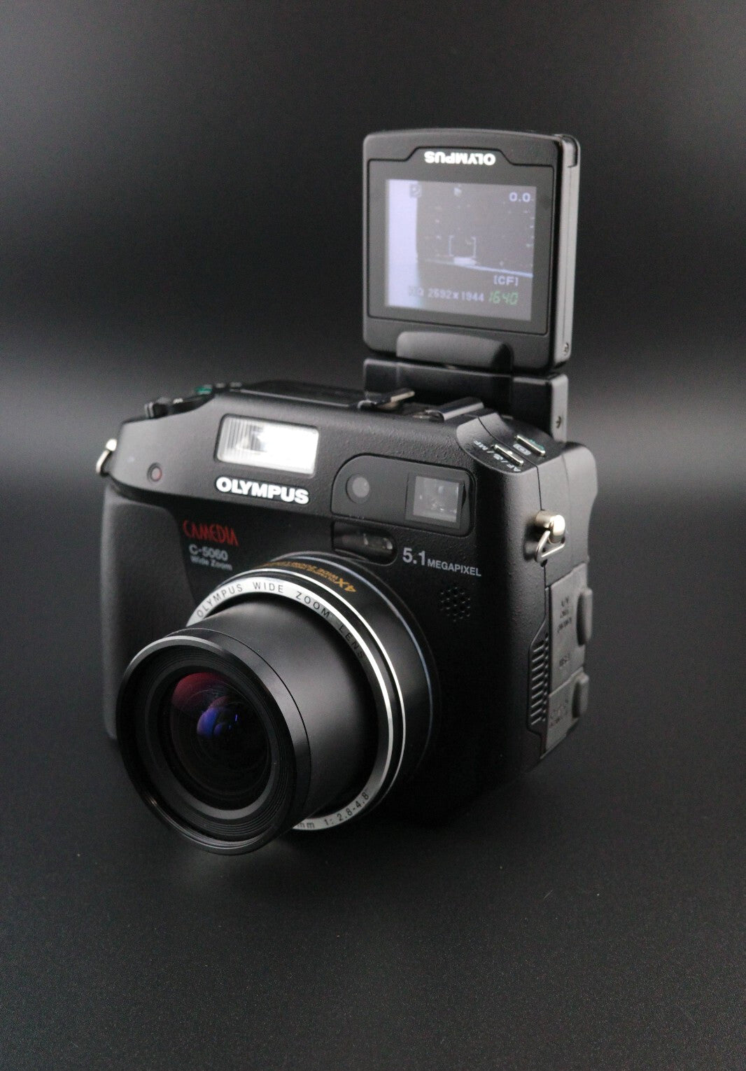 Olympus Camedia C-5060 Digital Camera 5.1MP + Card, Battery + Charger - Working