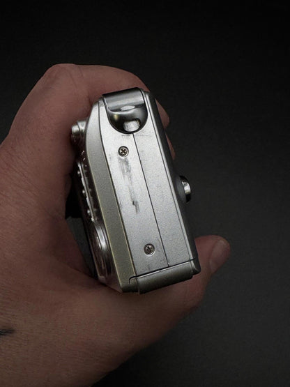 Vivitar ViviCam 5385 Digital Camera 5.0MP 3x Zoom + Batteries - Tested & Working