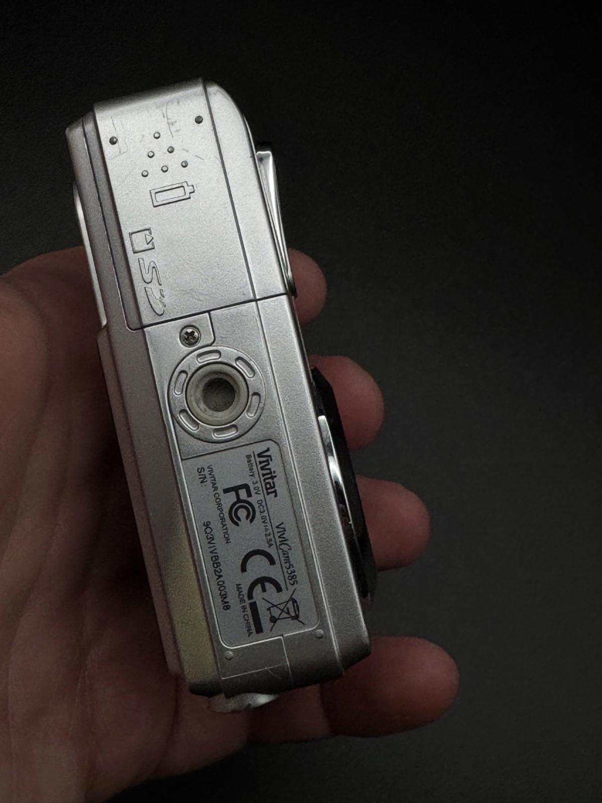 Vivitar ViviCam 5385 Digital Camera 5.0MP 3x Zoom + Batteries - Tested & Working