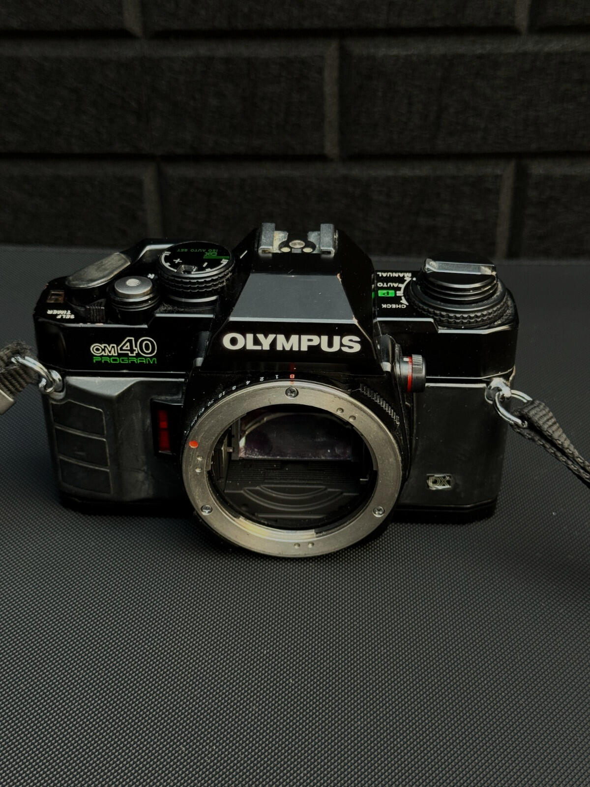 Olympus OM40 35mm Vintage SLR Film Camera Body Only - Spares or Repair (G240)