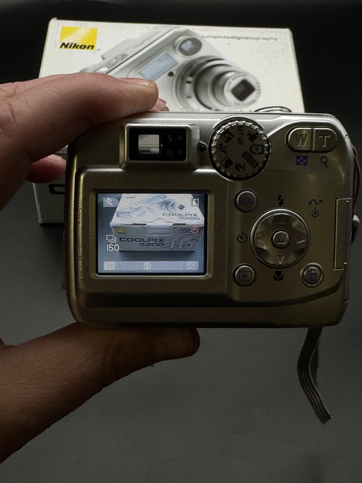 Nikon COOLPIX 3200 3.2MP Digital Camera + Box, Case, Card & Batteries - Working