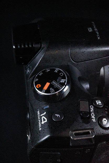 Fujifilm FinePix S4900 14MP Digital Bridge Camera 30x Zoom, Batteries - Working